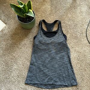 Lululemon “Twist and Toil Tank” size 4 with attached bra